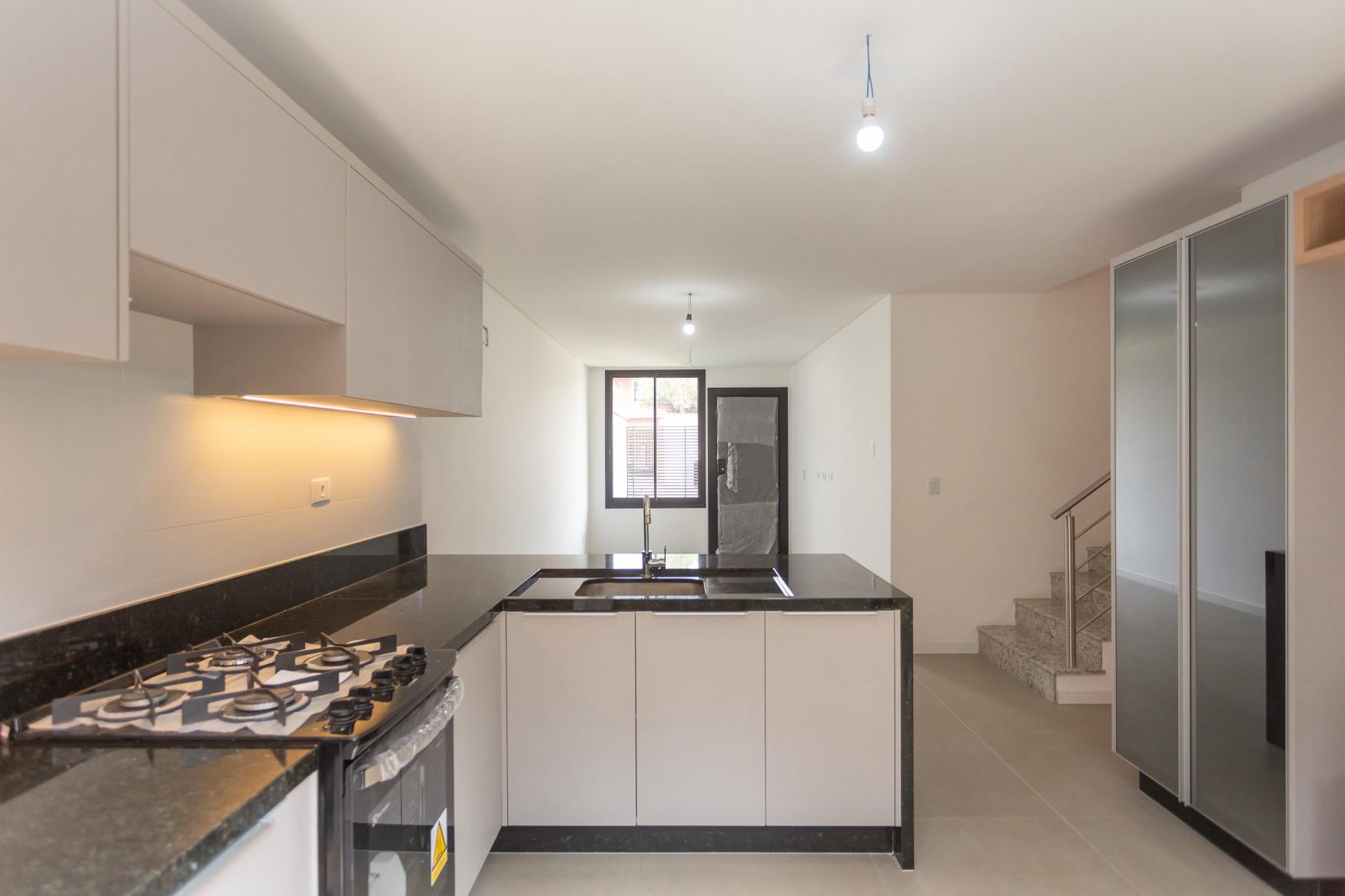 Sobrado à venda com 3 quartos, 128m² - PILARZINHO,Curitiba