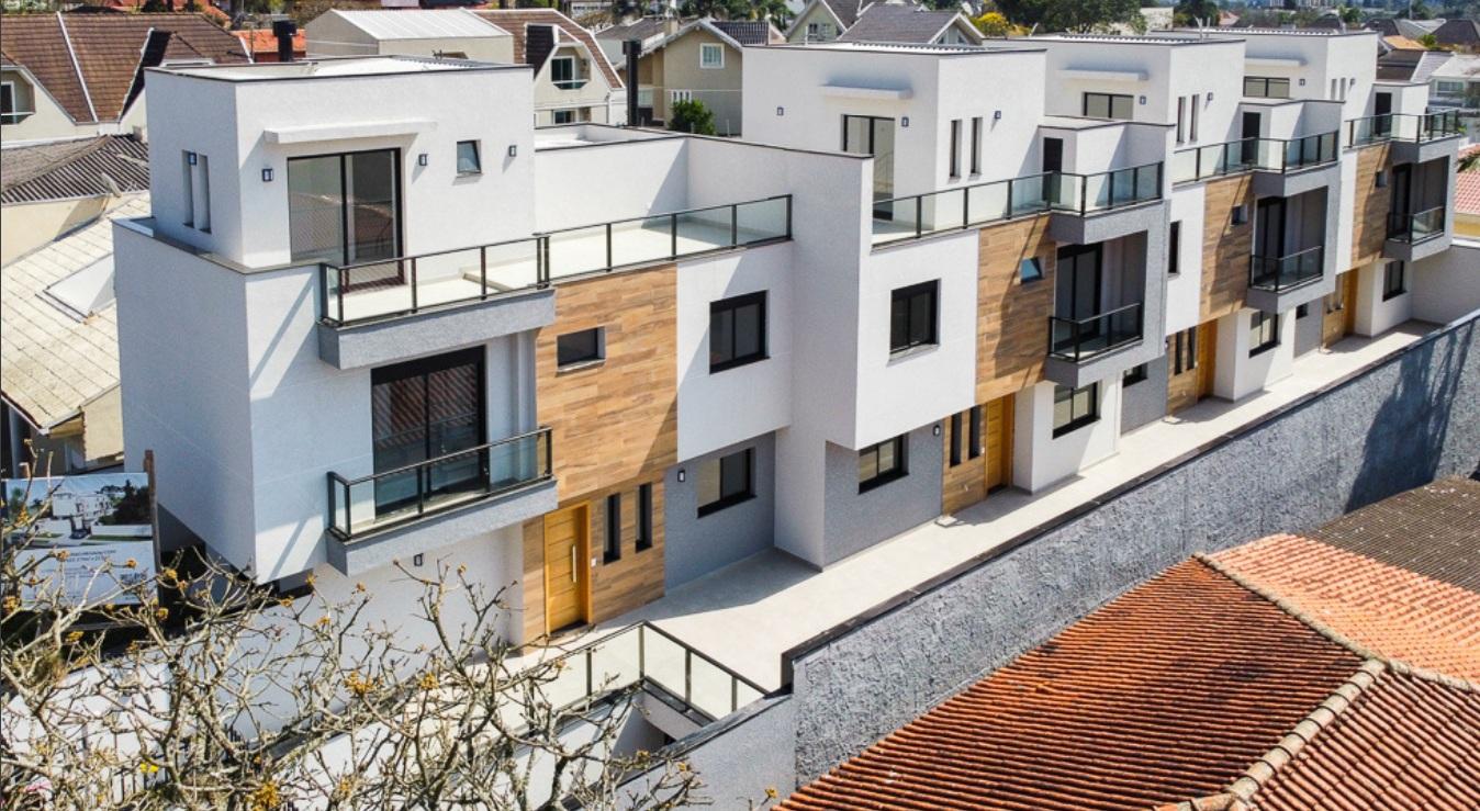 Sobrado à venda com 3 quartos, 179m² - GUABIROTUBA,Curitiba