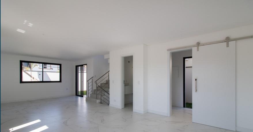Sobrado à venda com 3 quartos, 179m² - GUABIROTUBA,Curitiba