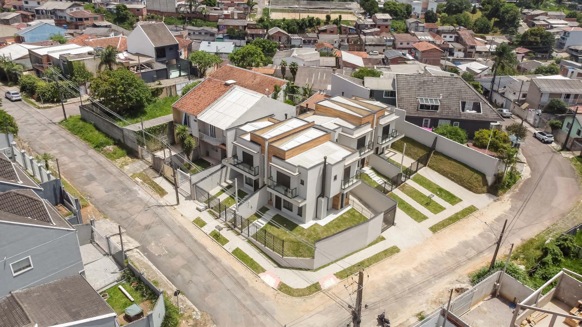 Sobrado à venda com 3 quartos, 104m² - ATUBA,Curitiba