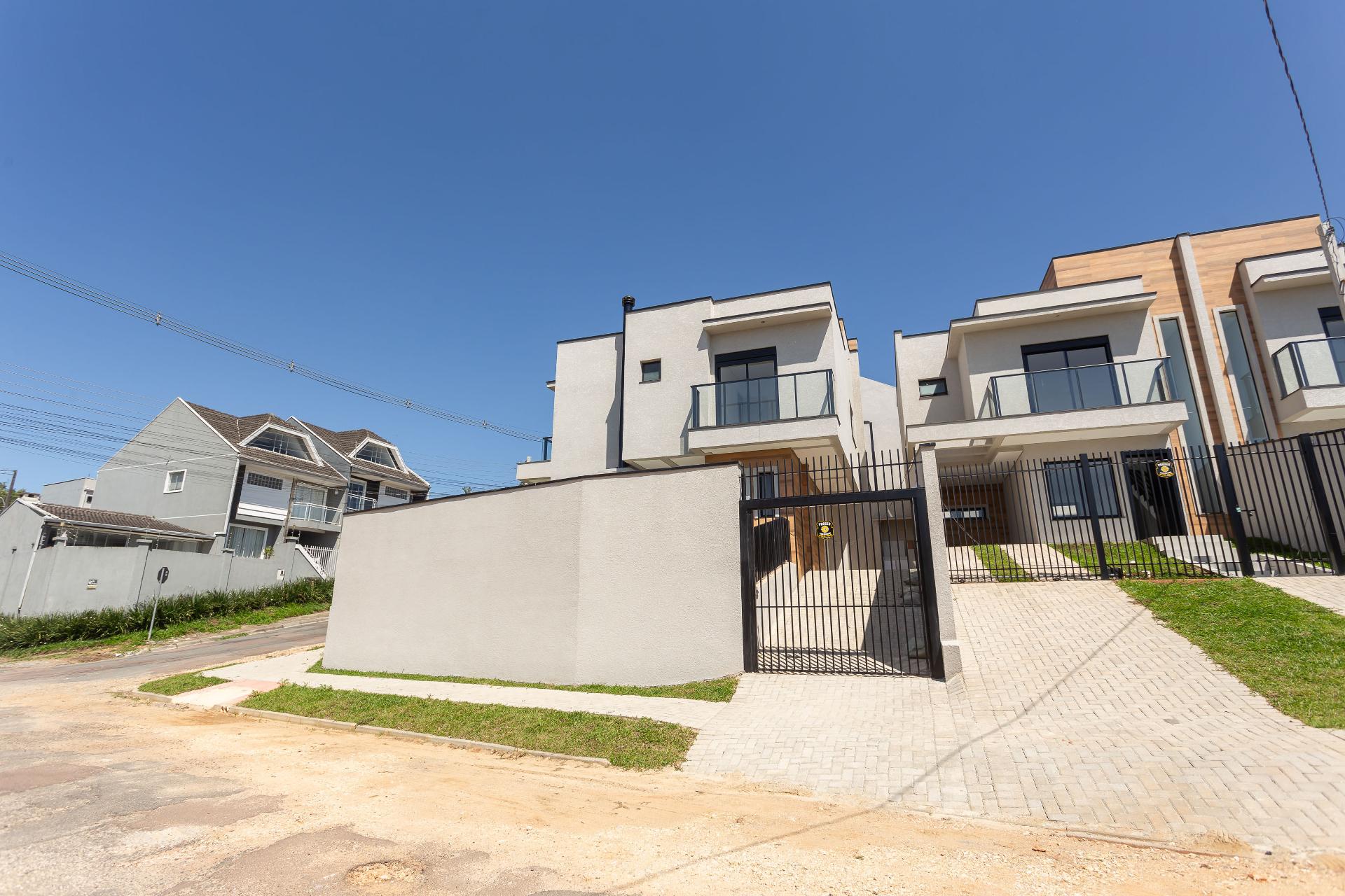 Sobrado à venda com 3 quartos, 104m² - ATUBA,Curitiba