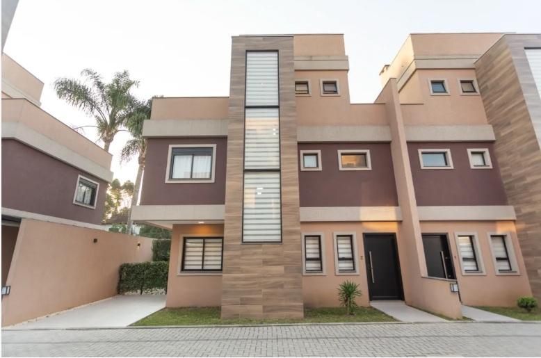 Sobrado à venda com 3 quartos, 132m² - UBERABA,Curitiba