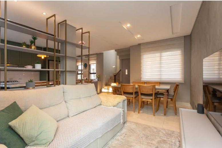 Sobrado à venda com 3 quartos, 132m² - UBERABA,Curitiba