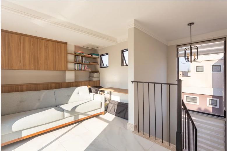 Sobrado à venda com 3 quartos, 132m² - UBERABA,Curitiba