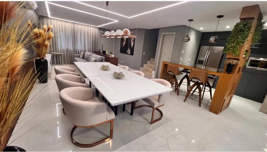 Sobrado à venda com 3 quartos, 183m² - UBERABA,Curitiba