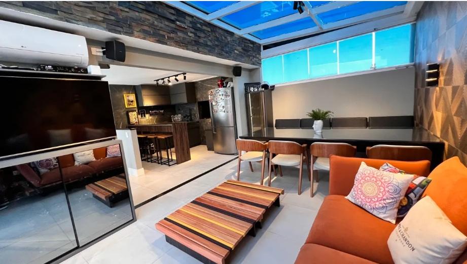 Sobrado à venda com 3 quartos, 183m² - UBERABA,Curitiba