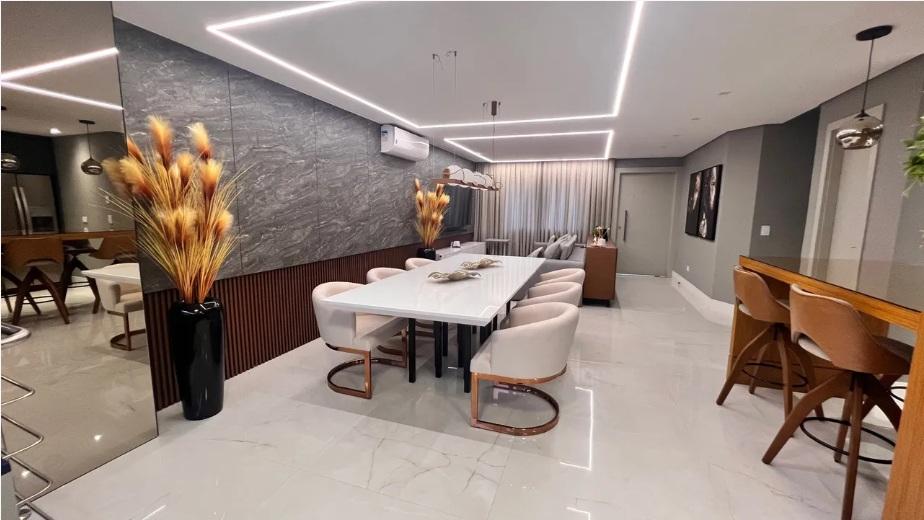 Sobrado à venda com 3 quartos, 183m² - UBERABA,Curitiba