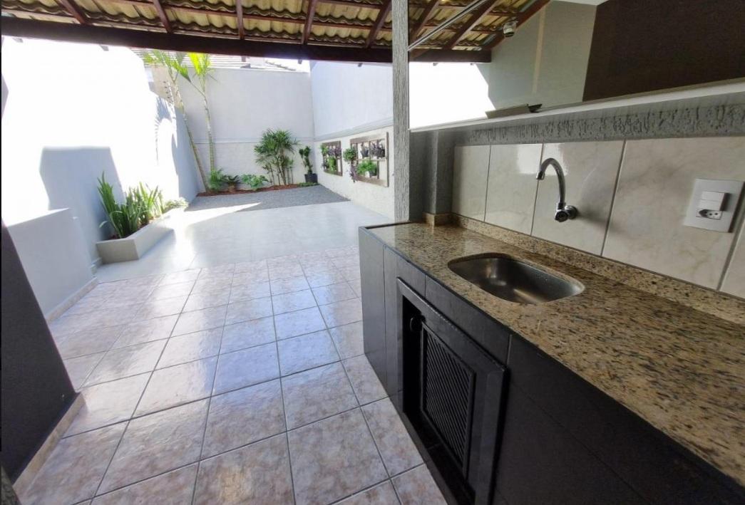 Casa à venda com 3 quartos, 154m² - UBERABA,Curitiba