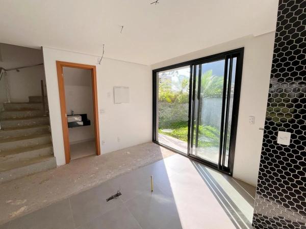 Sobrado à venda com 3 quartos, 134m² - SANTA CANDIDA,Curitiba