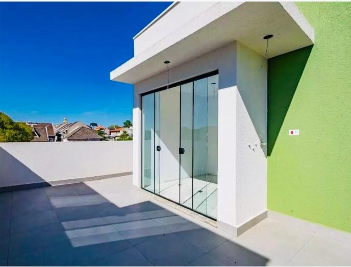  - Sobrados em condomínio fechado com 2 quartos à venda em Santa Felicidade.
