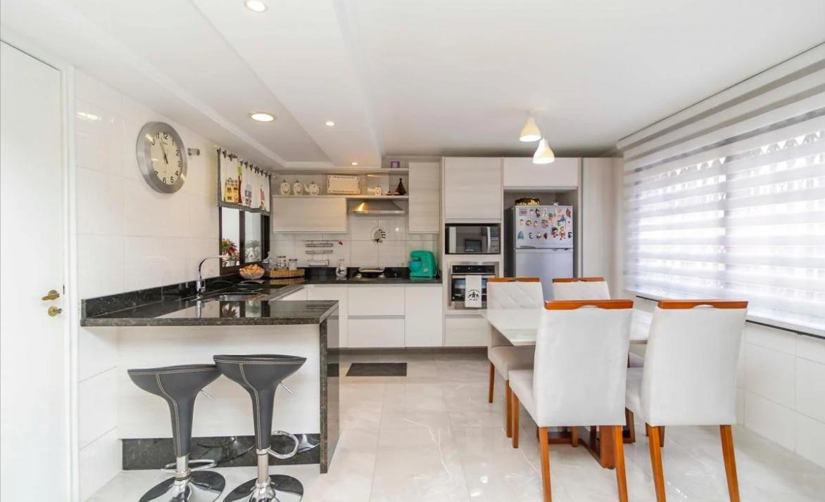 Sobrado à venda com 4 quartos, 179m² - AGUA VERDE,Curitiba