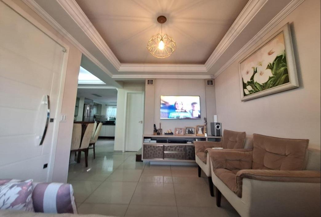 Sobrado à venda com 3 quartos, 155m² - GUAIRA,Curitiba