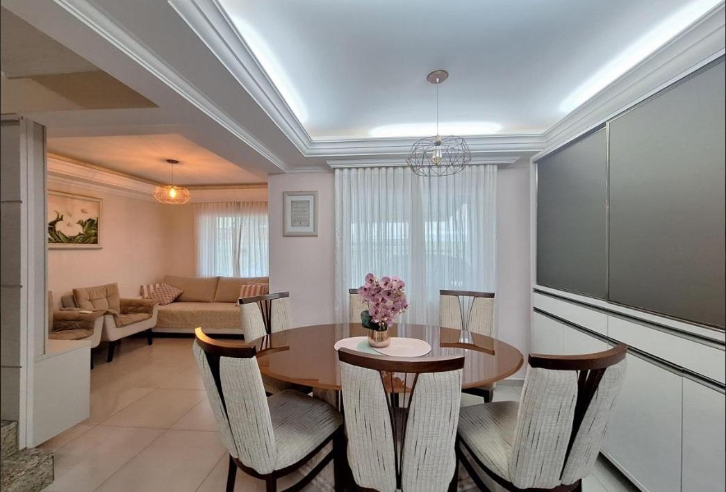 Sobrado à venda com 3 quartos, 155m² - GUAIRA,Curitiba
