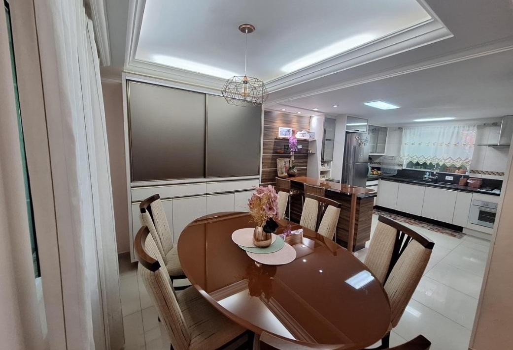 Sobrado à venda com 3 quartos, 155m² - GUAIRA,Curitiba