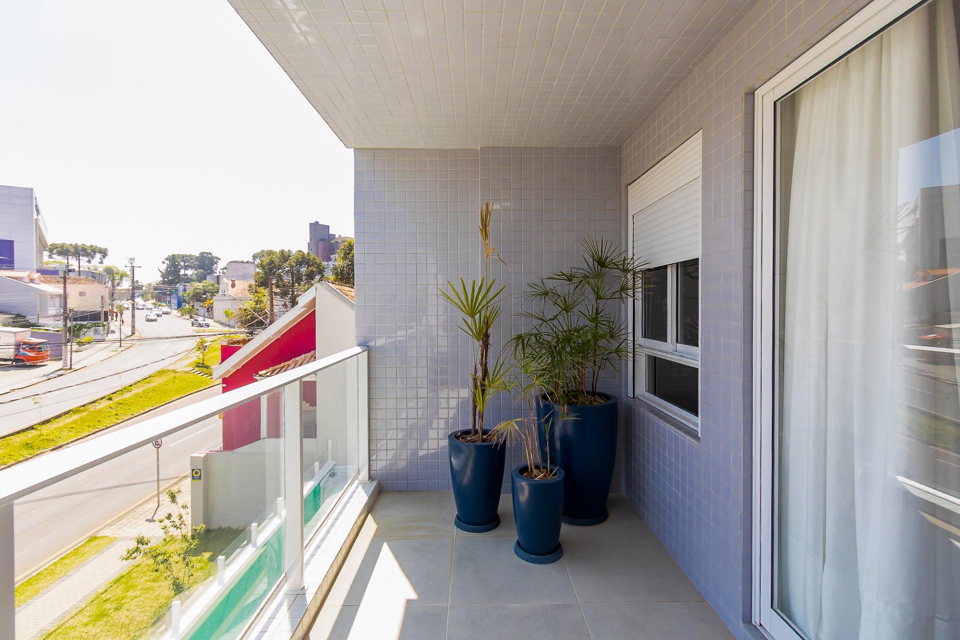  - Apartamento SEMI-DECORADO, com 3 Suítes, 2 Vagas, 131  m   privativos