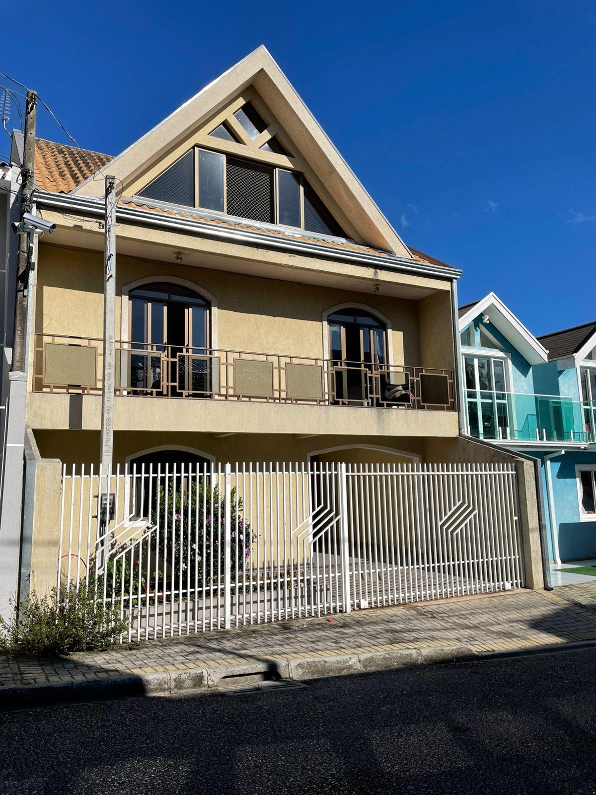 Sobrado à venda com 3 quartos, 235m² - SITIO CERCADO,Curitiba
